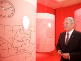 31. März 2015, Berlin, Deutschland, Museum für Kommunikation Berlin.
Besuch des Bundespräsidenten Joachim Gauck der neuen Wechselausstellung " Dialog mit der Zeit" mit einer Rede zu neuen Altersbildern in einer Gesellschaft des längeren Lebens.


[Foto: KAY HERSCHELMANN Telefon:+49 (0)30-2927537 Mobil: +49 (0)171 26 73 495 email: Kay.Herschelmann@t-online.de]
